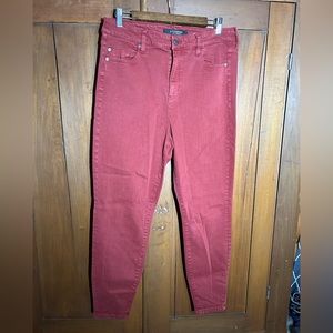 Liverpool Los Angeles skinny jeans cranberry color.